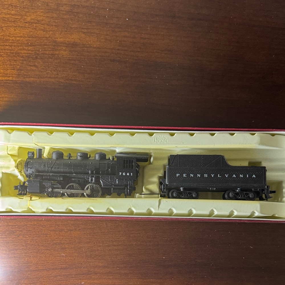 Rivarossi Pennsylvania 0-6-0 Switcher HO Scale Steam Locomotive (New)